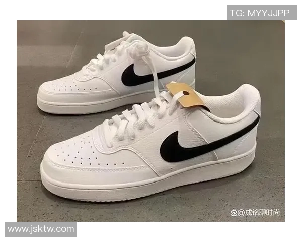 足球明星穿搭新风尚西裤搭配运动鞋引领潮流时尚风格